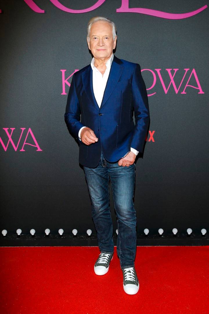 Gwiazdy na premierze serialu Netflixa “Królowa”: Dawno nie widziana Maria Peszek, neonowa Ada Fijał, Paweł Deląg…