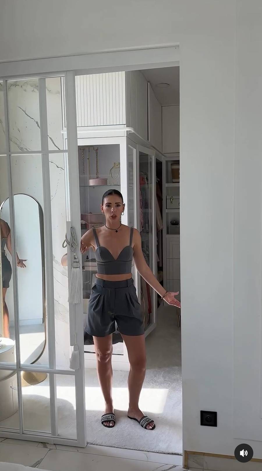 Halejcio oprowadza po CAŁYM domu za 9 mln: “Tu siusiu, tu basen, tu sauna, tu warzywka, tu Lambo” (ZDJĘCIA)