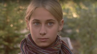 Jako 12-latka grała w “Plebanii” córkę Tośków. Tak dziś wygląda Julia Rosnowska