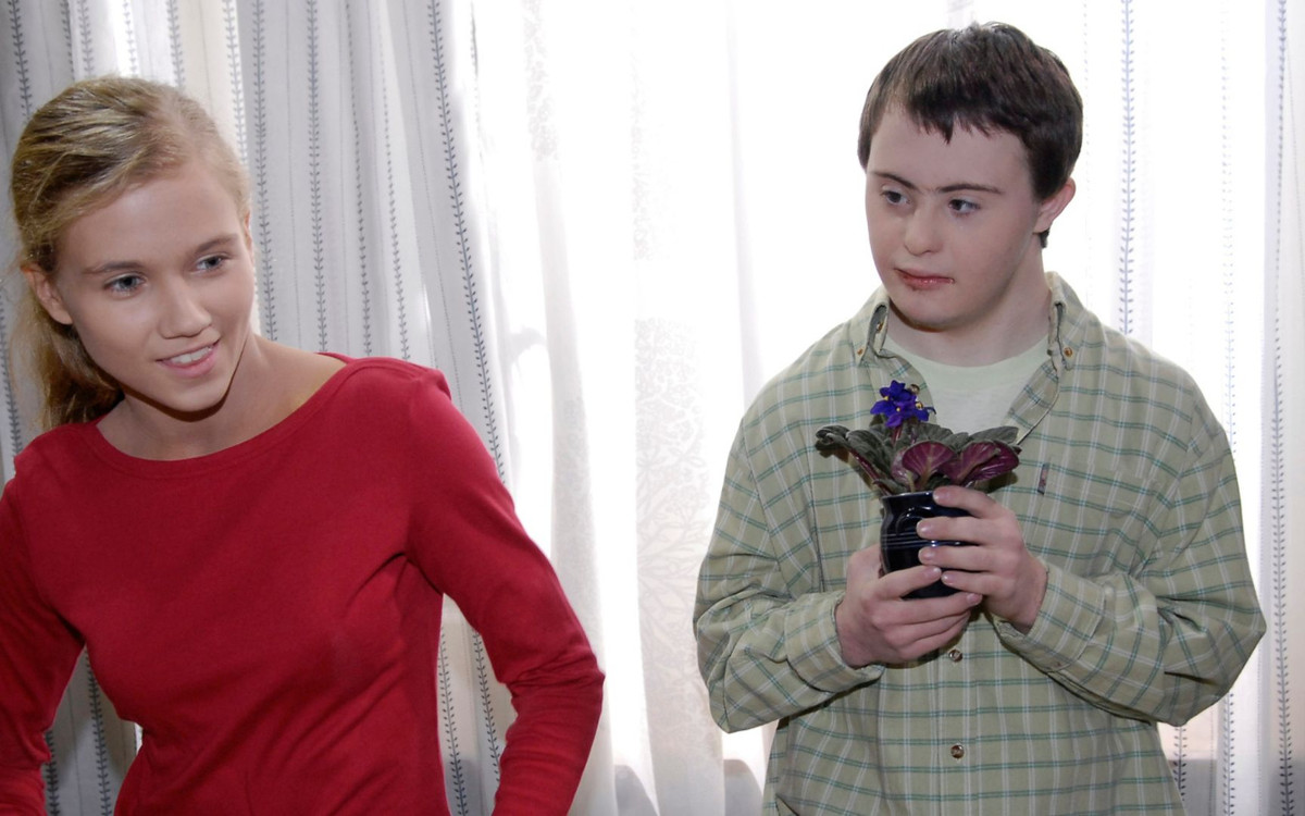 Grał brata Kaczorowskiej. Jak dziś wygląda serialowy Maciek z “Klanu”?