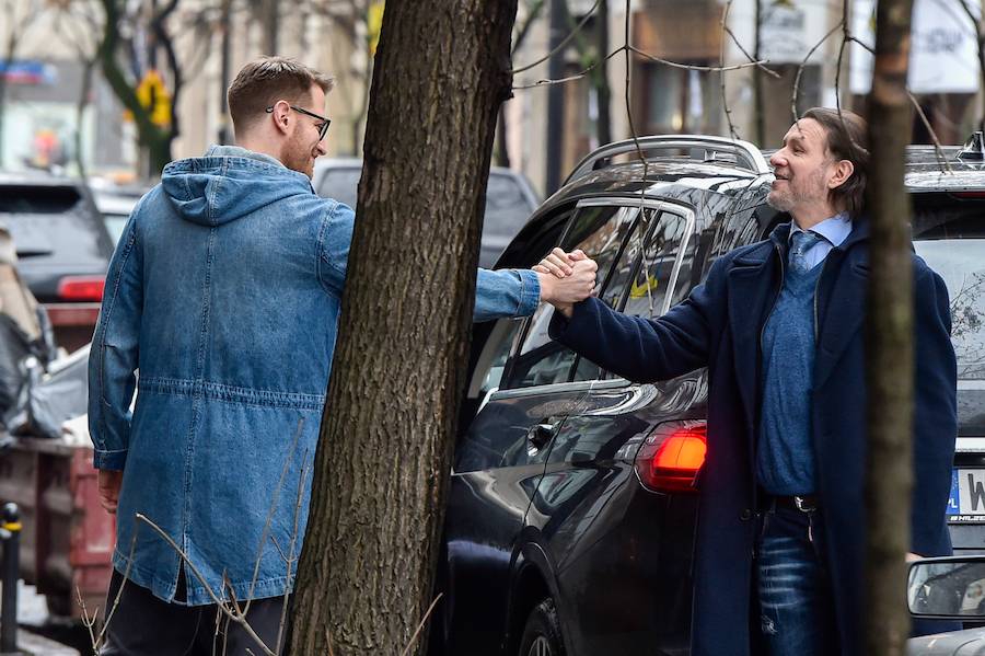 Co za rodzinna atmosfera pod studiem DDTVN. Majdan przyjeżdża po Rozenek, syn Stockingera z żoną i dzieckiem