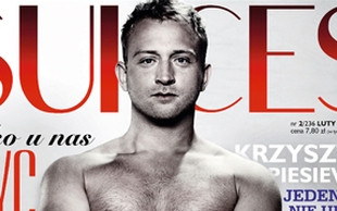 Borys Szyc nagi na okładce Sukcesu (FOTO)