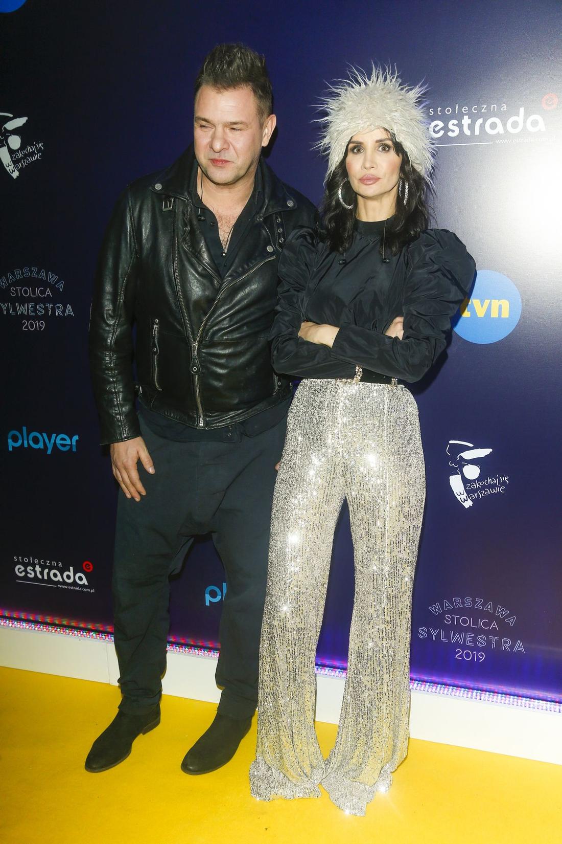 Tomasz Karolak wyproszony ze sklepu. Aktor nie miał maseczki na twarzy. Tomasz Karolak z byłą partnerką Violą Kołakowską na ściance.