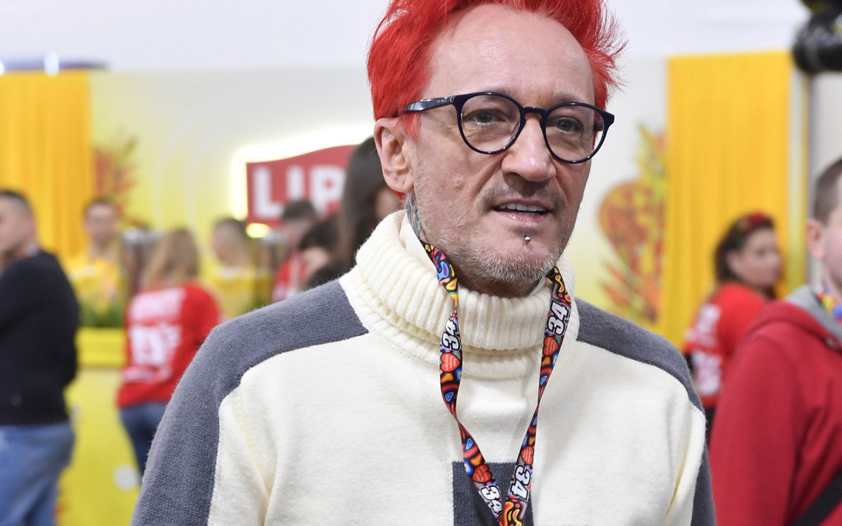 Michał Wiśniewski przyłapany pod przychodnią. Zmaga się z nieuleczalną chorobą