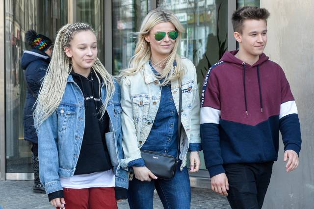 Mandaryna chwali się dziećmi przed studiem DDTVN! Ale WYROSŁY!