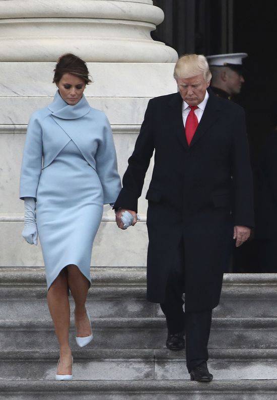 To dlatego Melania Trump tak dziwnie zachowywała się podczas inauguracji!