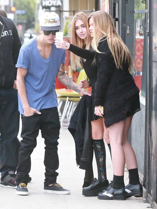 Justin Bieber nosi za luźne spodnie