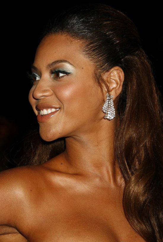Czy Beyonce wybieliła skórę?
