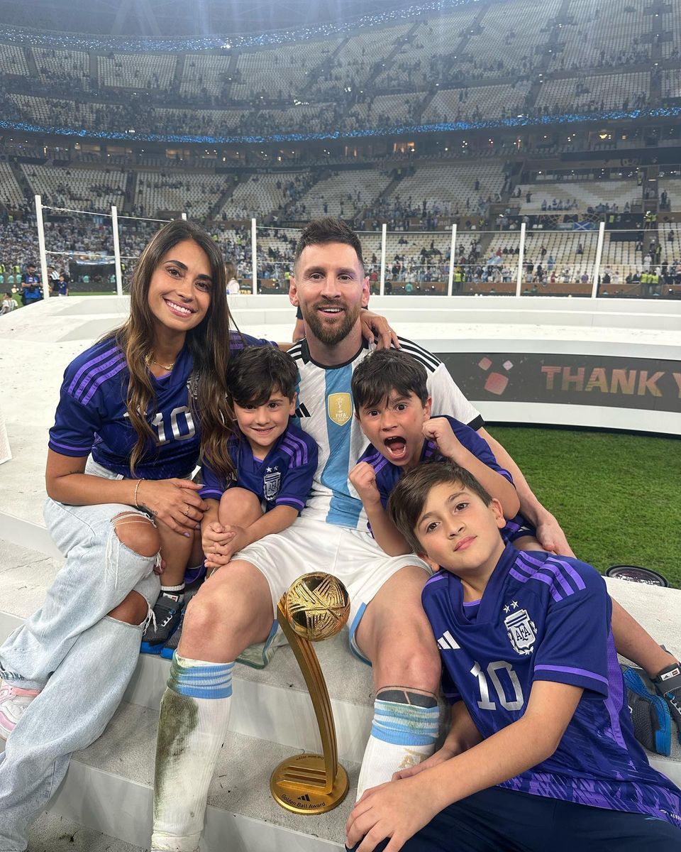 Leo Messi z żoną Antonela Roccuzzo i synami fot. Instagram