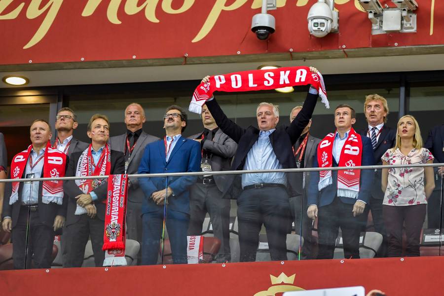 Mecz Polska- Austria: Lewandowska w krótkich szortach, Ślotała z narzeczonym i znani politycy