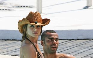 Ashley Cole nie może, kiedy pieski patrzą