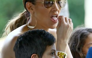 Jennifer Lopez z przyjaciółmi na zakupach (FOTO)