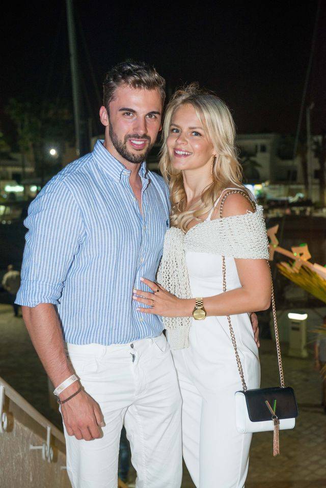 Jakub Kucner ze swoją  dziewczyną w Tunezji