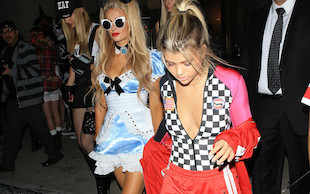 To one się znają?! Paris Hilton imprezuje z…