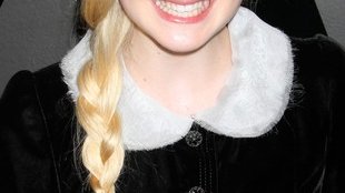 Elle Fanning odważnie eksperymentuje z modą (FOTO)