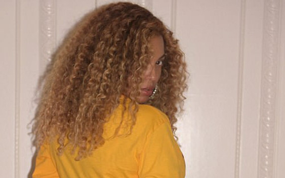 8 tygodni po urodzeniu bliźniaków Beyonce pokazała całkowicie płaski brzuch!