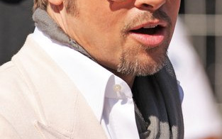 Brad Pitt myje się chusteczkami dla niemowląt