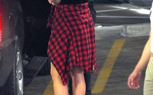 Poznajecie ją po nogach i tatuażach? (FOTO)