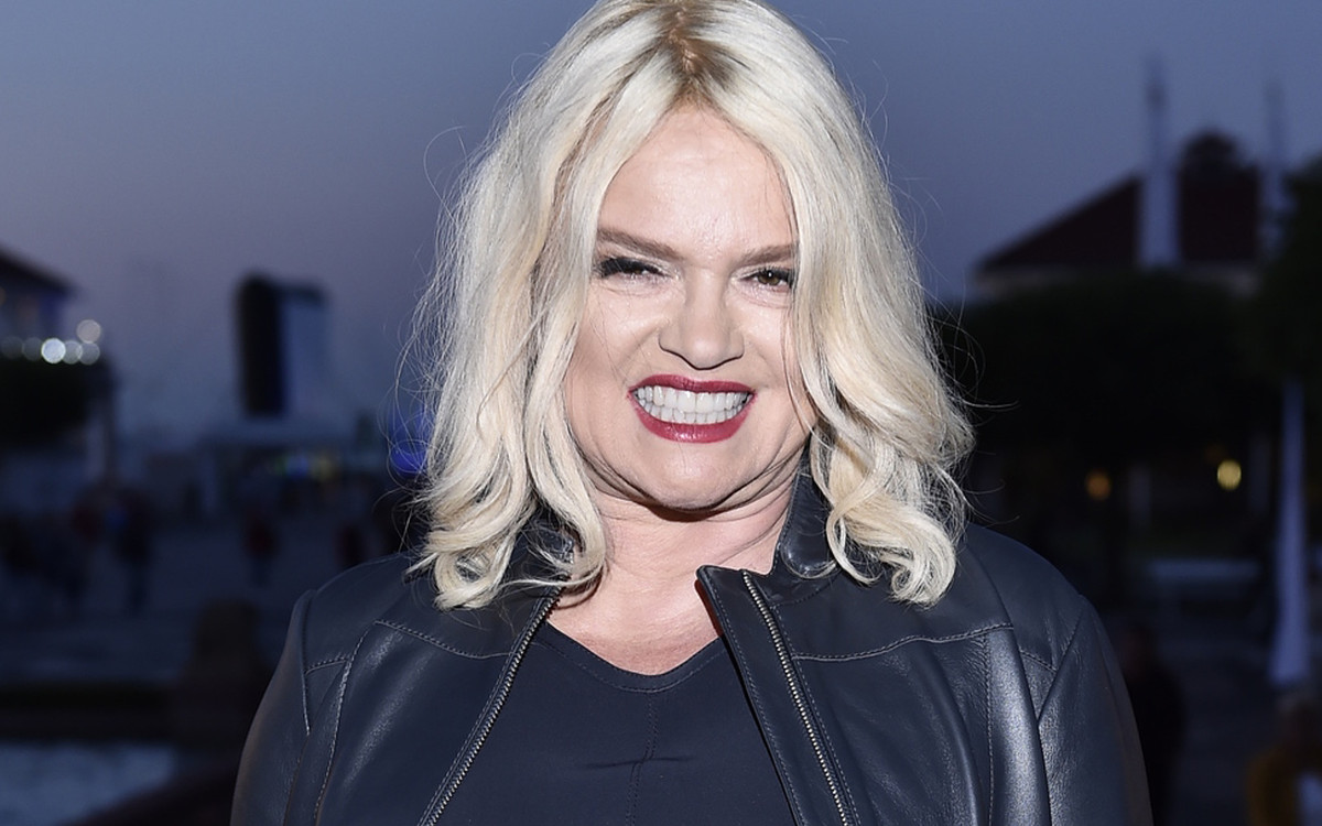 WOW! Katarzyna Figura w genialnej formie – zapuściła włosy! (ZDJĘCIA)