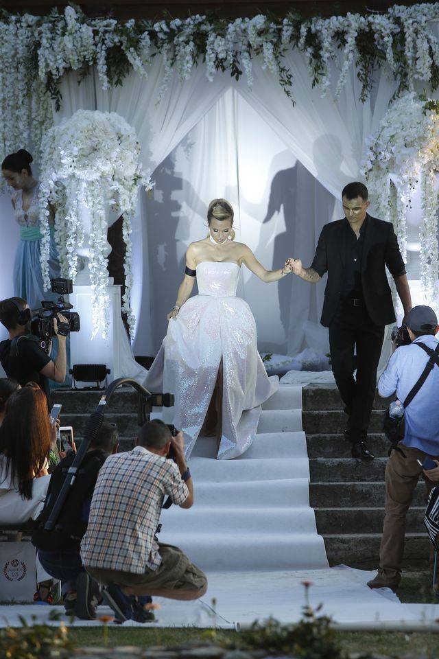 Gwiazdy na pokazie Patrycji Kujawy – Doda w żałobie