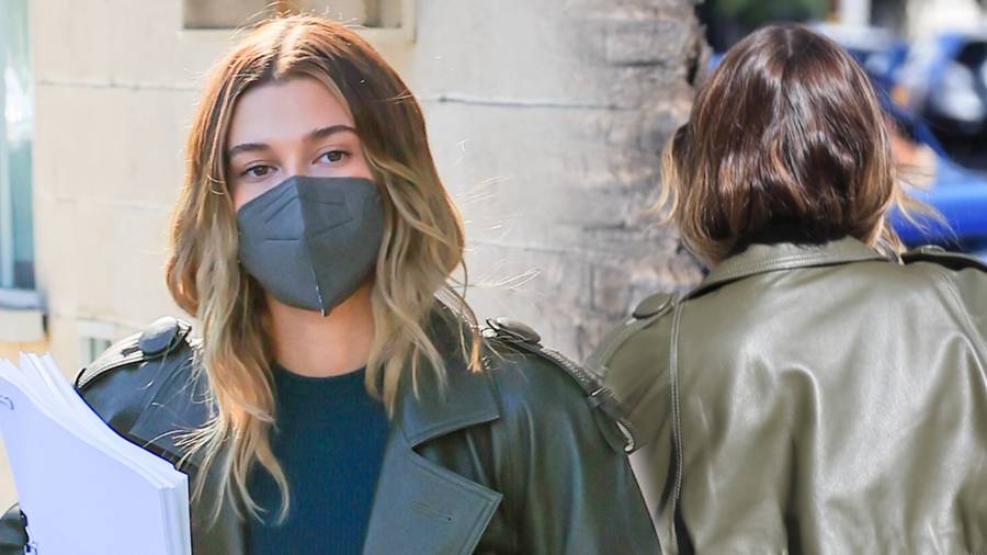 Hailey Bieber idzie na spotkanie w modnym płaszczu