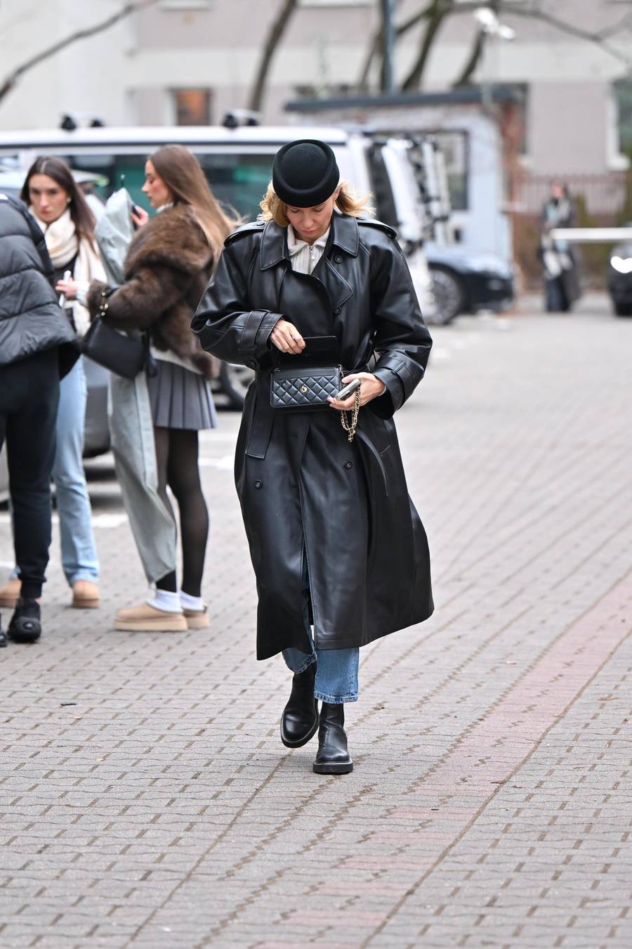 Tłumy gwiazd w DDTVN. Edyta Pazura w wypasionym porsche, Steczkowska z synem…