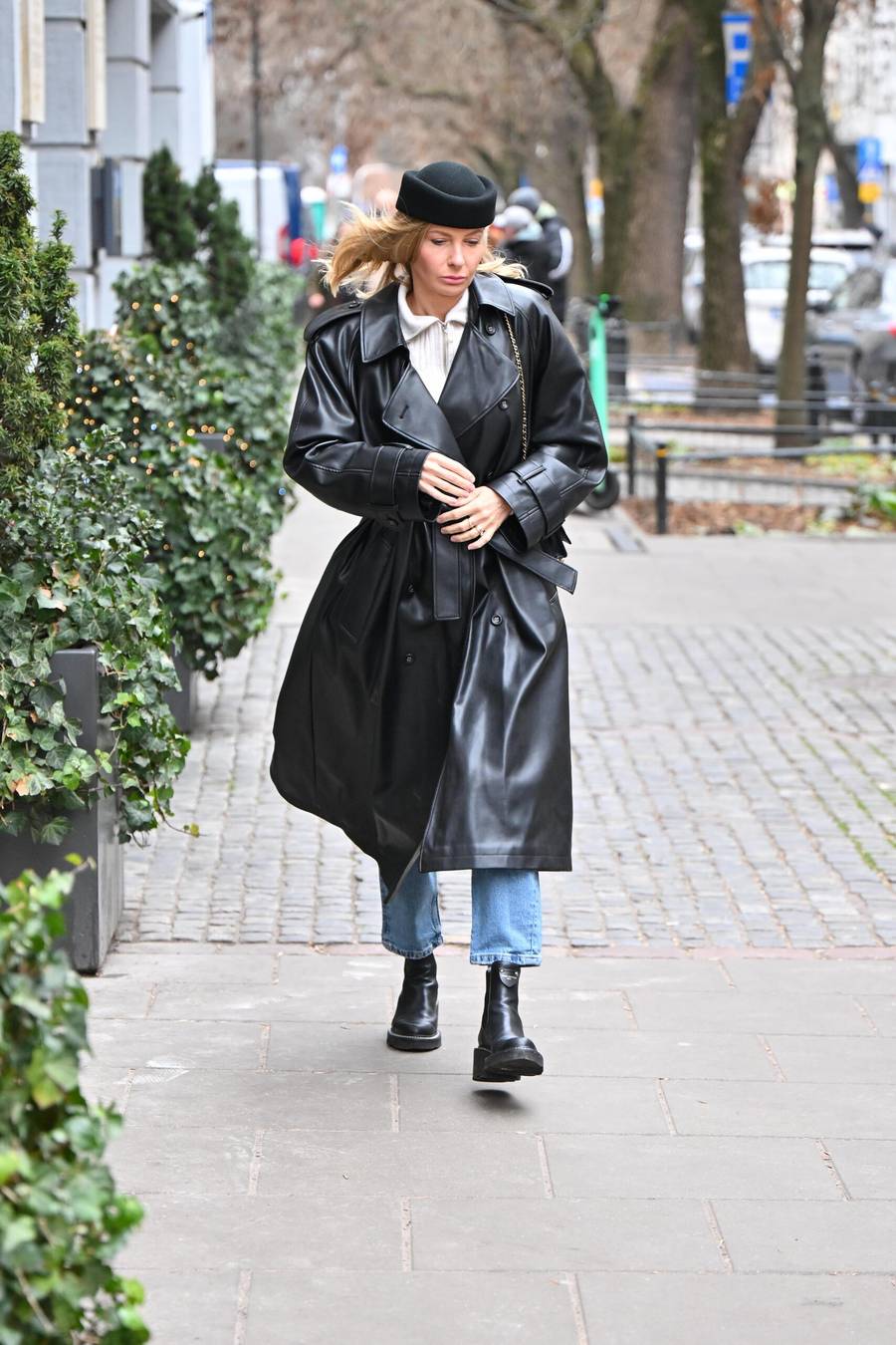 Tłumy gwiazd w DDTVN. Edyta Pazura w wypasionym porsche, Steczkowska z synem…