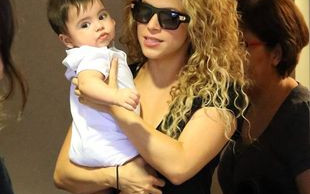 Seksowna mamuśka – Shakira (FOTO)
