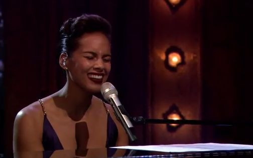 Co Alicia Keys zrobiła z Gumisiami? (VIDEO)