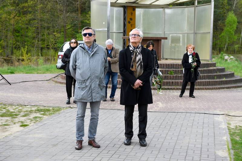 Pogrzeb Zofii Kucówny. Plejada aktorów w kościele: Daniel Olbrychski, Łukasz Garlicki, Andrzej Seweryn, Daria Widawska