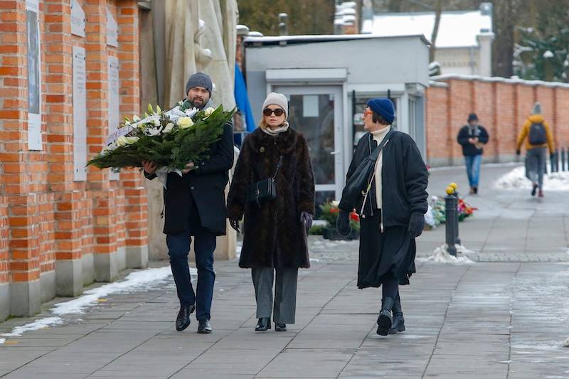 Pogrzeb Eweliny Ślotały. Na pogrzebie mama z wnukiem, a także zaskakująca osobowość