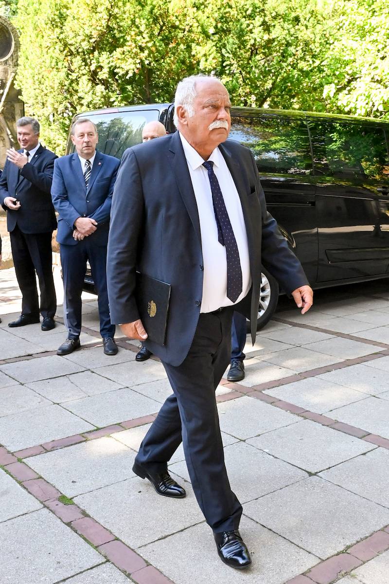 Pogrzeb Andrzeja Precigsa. Katarzyna Cichopek w towarzystwie Kurzajewskiego