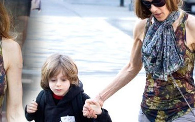 Sarah Jessica Parker – stylowa mama na spacerze (FOTO)