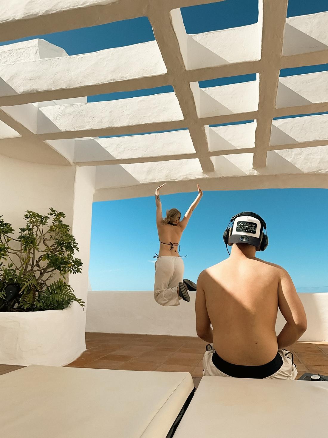 Allan Krupa pracuje nad nową muzyką w towarzystwie tajemniczej blondynki, fot. Instagram