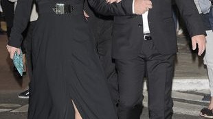 Kreacja z dekoltem zdziałała cuda (FOTO)