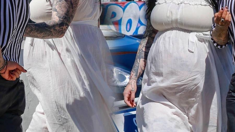 Gwiazda pokazała swój OGROMNY ciążowy brzuszek (ZDJĘCIA)