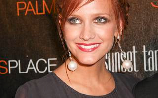 Ashlee Simpson gubi włosy