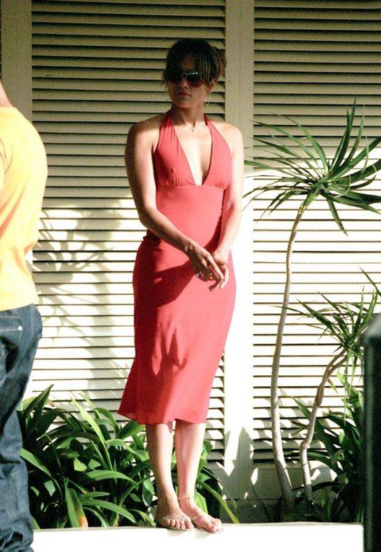 Jak wyglądała Jennifer Lopez przed epoką wypełniaczy, botoksu i powiększanych ust?