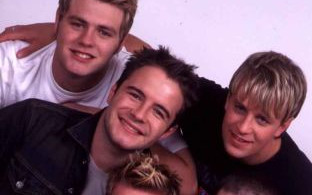 Faceci z Westlife nie lubią piersi Posh