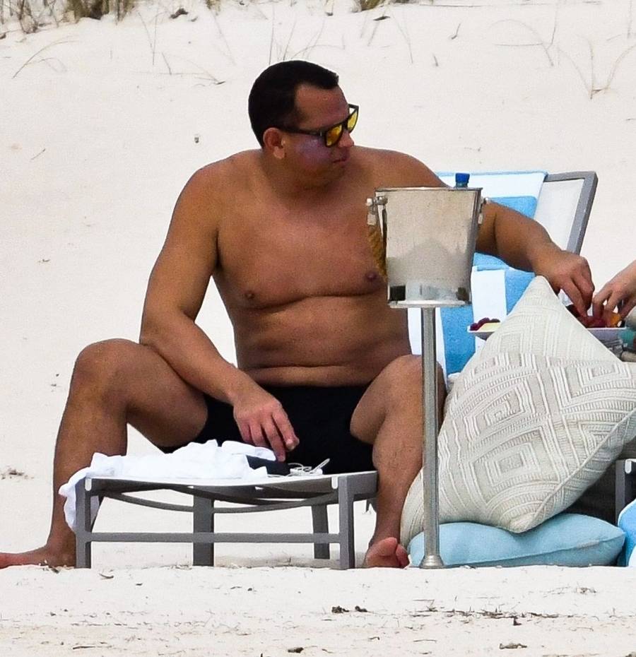 Jennifer Lopez w bikini z narzeczonym – uciekli przed plotkami o zdradzie?