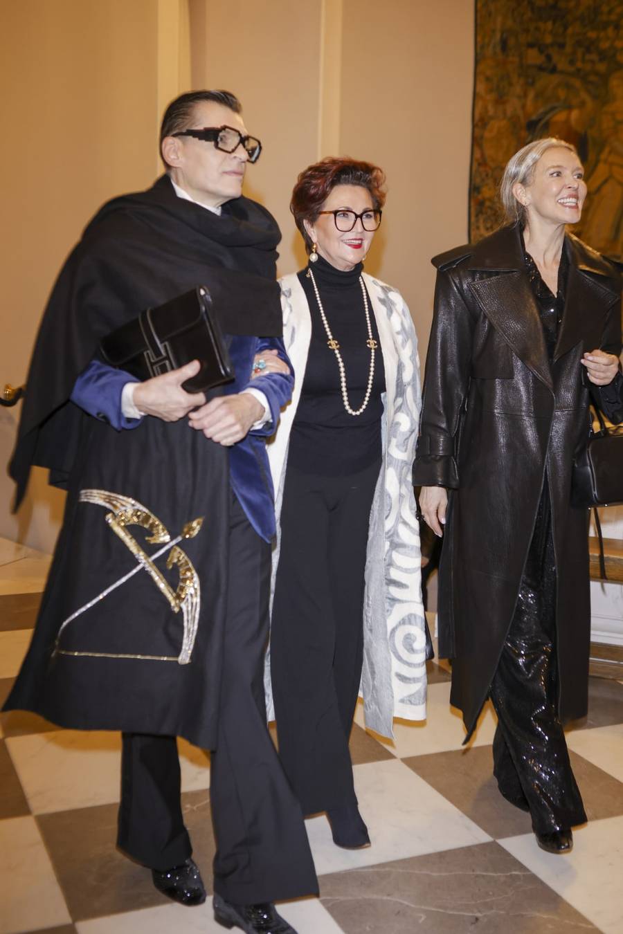 Plejada osobistości na wernisażu wystawy “Niech nas widzą!”. Jolanta Kwaśniewska, Jan Frycz z żoną