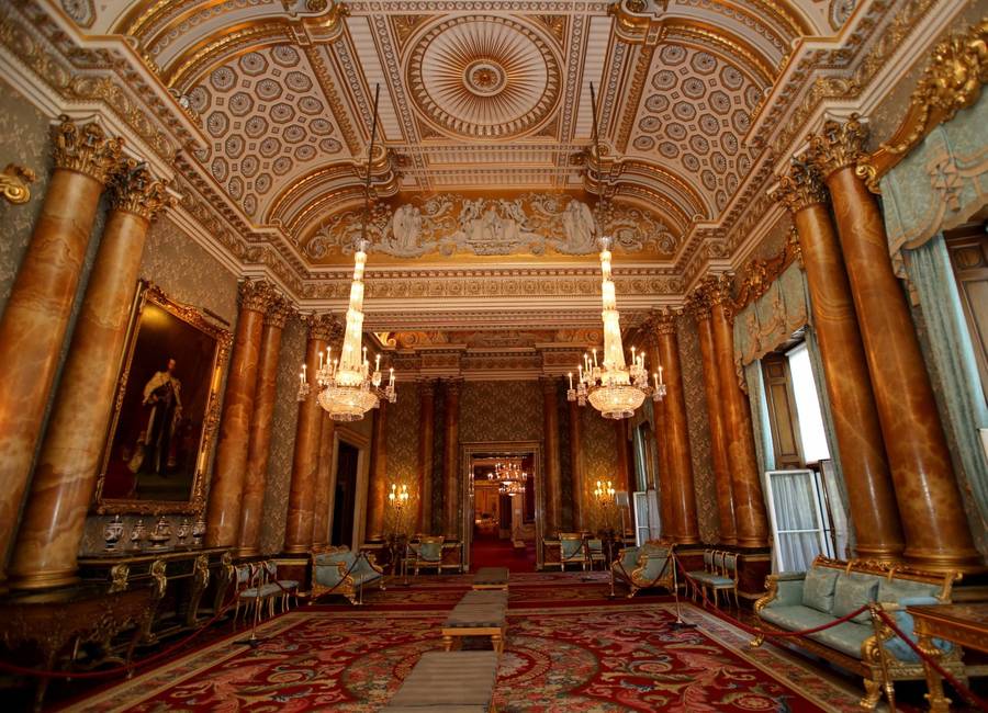 Jakie sekrety skrywa Pałac Buckingham? W środku basen, bankomat, sklep jubilerski i sieć tajemnych tuneli!