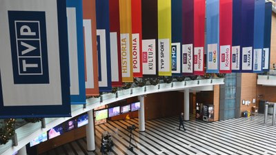 Kolejna, znana gwiazda ma wrócić do TVP?! “Bardzo jest tym podekscytowana” – mówi informator