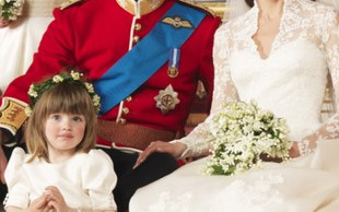 Różowa gąsienica na ślubnym zdjęciu Księcia Williama i Kate