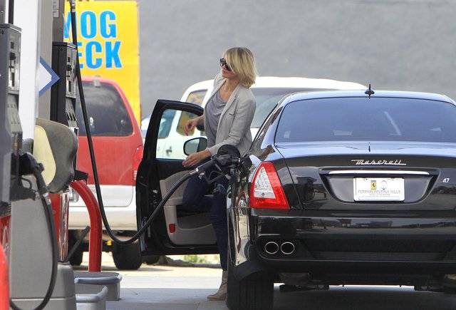 Może i Ty wymawiasz te nazwy ŹLE? Yves Saint Laurent, Burberry, Balmain – sprawdź, JAK TO POWIEDZIEĆ