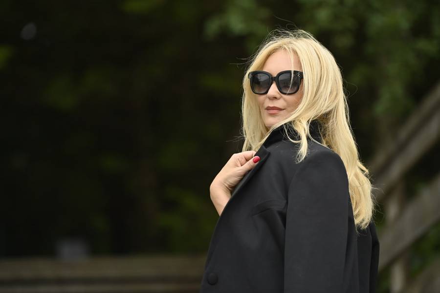 Marta Dąbrowska odpoczywa po Festiwalu Gwiazd! Pojawiła się w eterycznych stylizacjach na pustej plaży (FOTO)