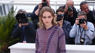 Wow! Kreacja Lily-Rose Depp na studniówce wyglądała obłędnie!