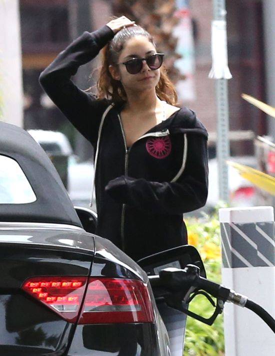 Vanessa Hudgens na stacji benzynowej
