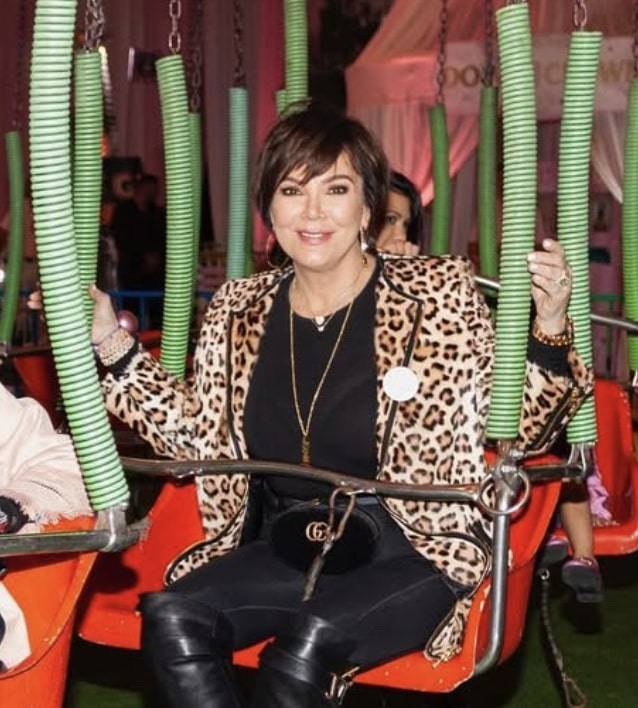 Kris Jenner wygląda młodziej niż jej córki?! Ten zabieg chirurgiczny odmłodził ją o 30 lat (FOTO)
