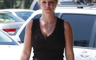 Britney Spears na siłowni w piżamie (FOTO)